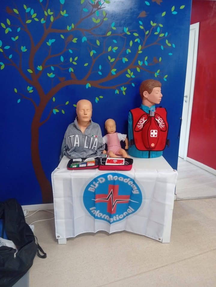 Si è svolto ieri con successo il corso BLS-D e PBLS-D presso il Club Inglese...grazie…